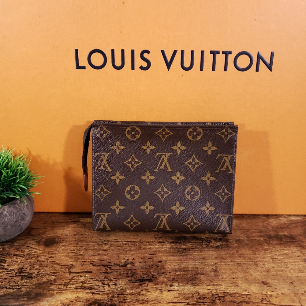 ❌SOLD❌ Louis Vuitton Toiletry 19